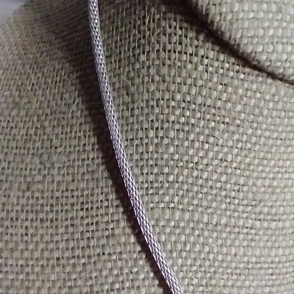 Pink beaded silvertone mesh chain initial L necklace - Picture 5 of 6